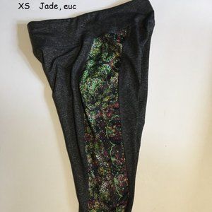 XS Lularoe Jade capri workout pants, green sides